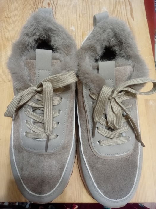 Продам зимние кроссовки