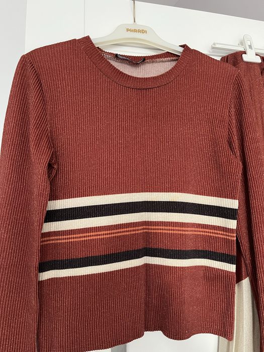 Двойка с блестящей нитью