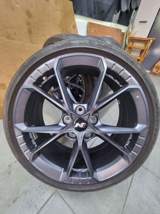 Гуми 235/ 35/19 pirelli p zero