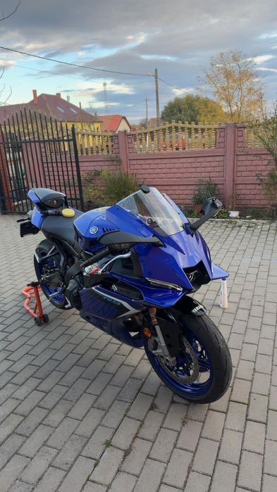 Motocicletă Yamaha R9