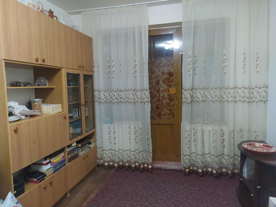 3х комнатная квартира. 1 этаж. На дорогу. Удобна  для бизнеса