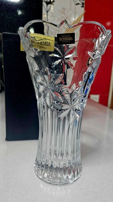 Продам вазу BOHEMIA