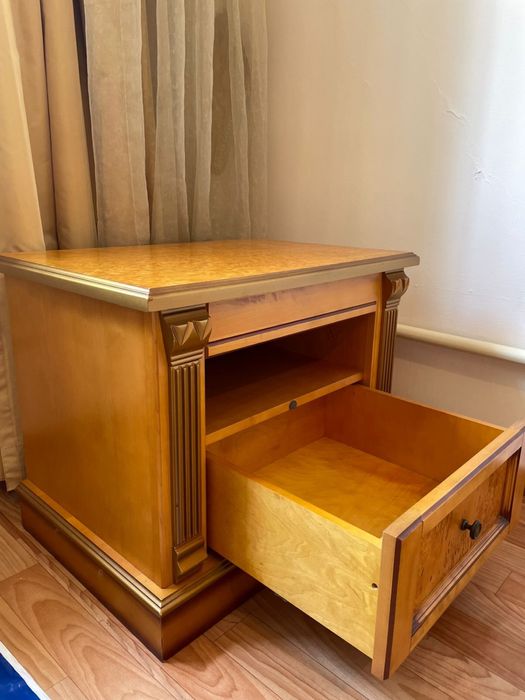 Продаётся спальный гарнитур из дуба