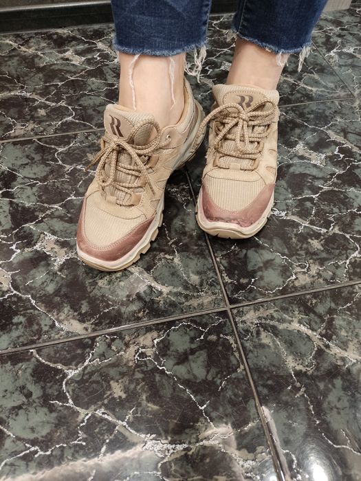 Продавам спортни маратонки