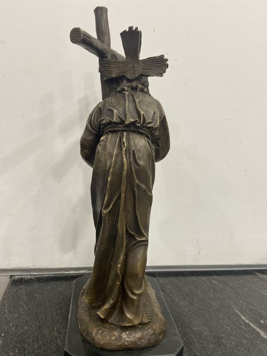 Statueta -Isus cu cruce  / inaltime 31 cm