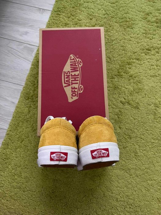 Продавам обувки Vans Old Skool (Pig Suede) Mngo Mjt/Trwht