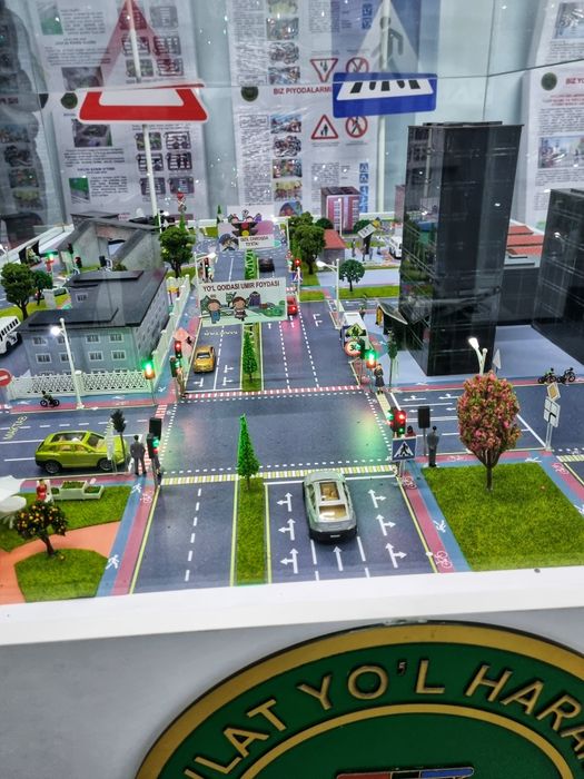 Maket yo'l harakat xavfsizligi bo'yicha turli hil yasab beramiz