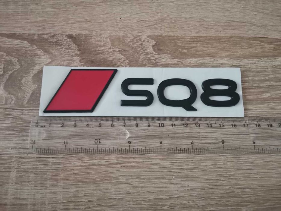 емблема Audi SQ8 нов стил черно с червено