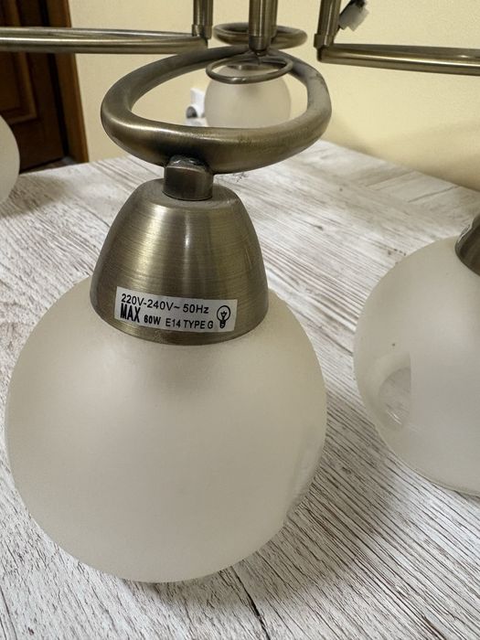 Lustre cu 4 si 3 becuri