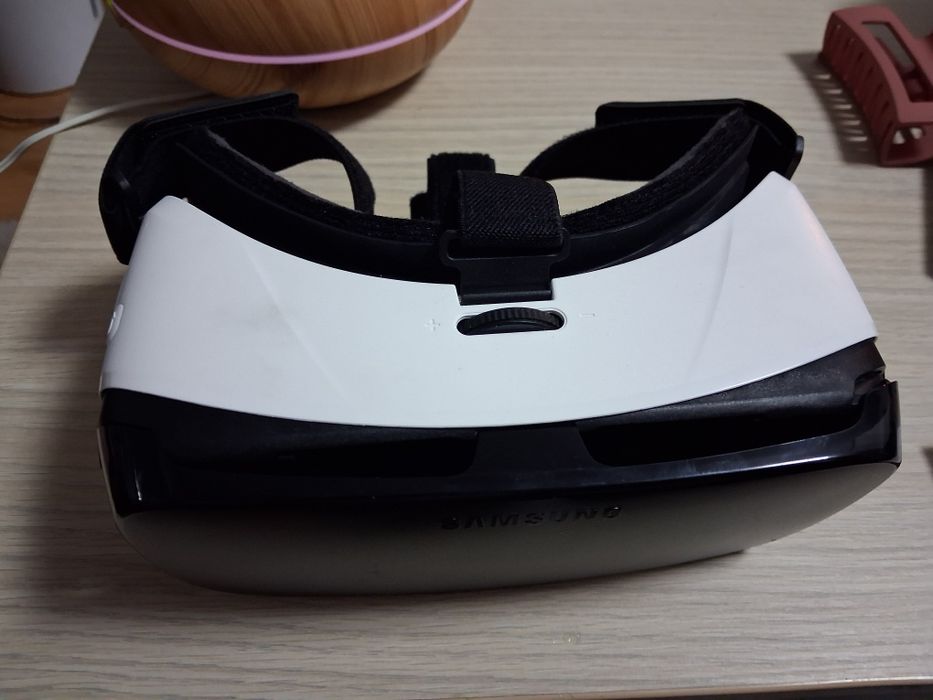 Samsung Gear VR cu accesorii – căști incluse – stare bună