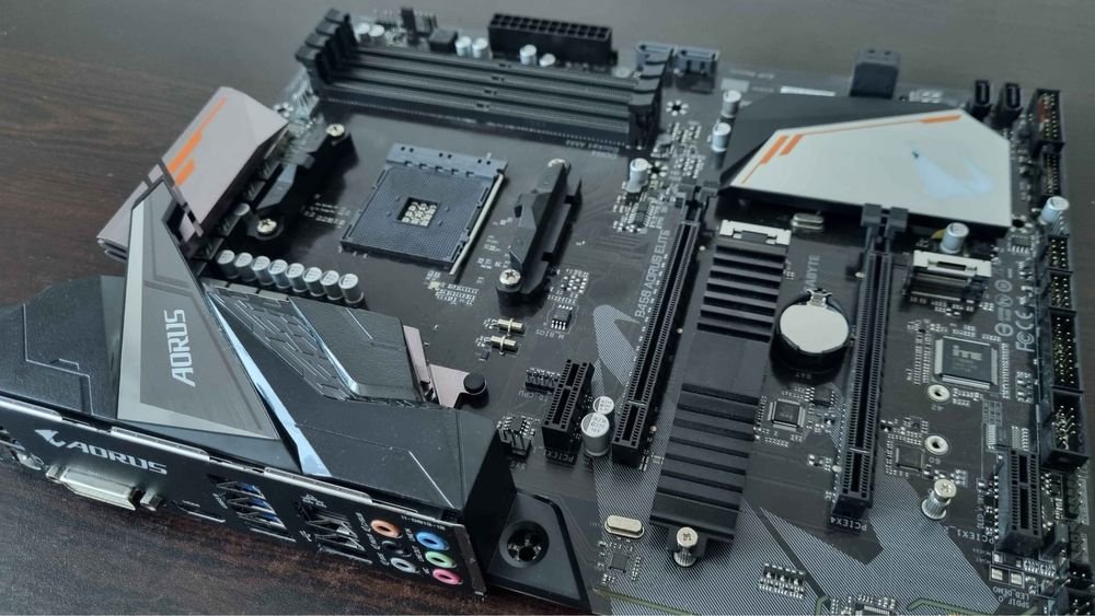 Placa de baza Gigabyte B450 Aorus Elite AM4 Gaming