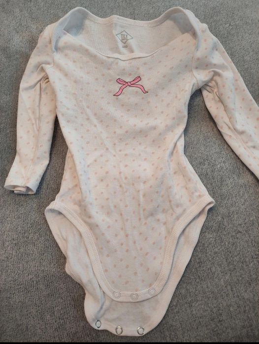 Lot format din 2 pijamale si 4 bady 74-80 fete