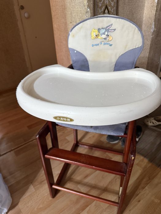 Детский стульчик для кормления ребенка