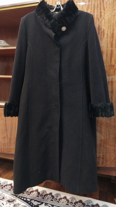 Turetskiy  sherst  kashemir LORETA  palto sotiladi