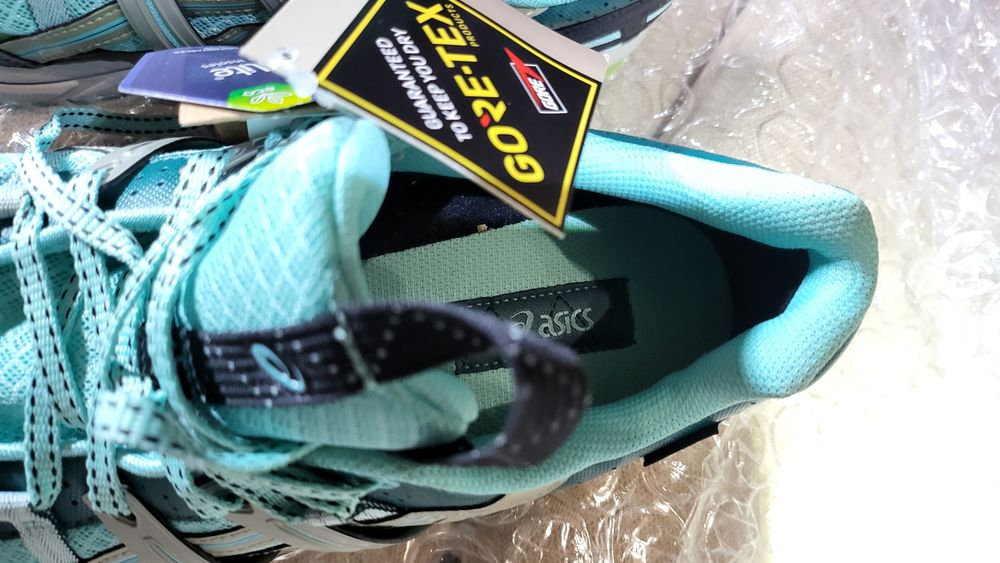 Чисто нови туристически маратонки Asics Gore-Tex 44.5