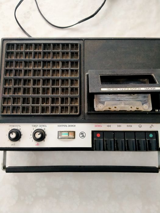 Продам ретро магнитофон.
