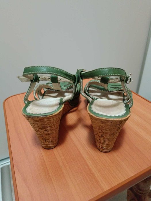 Sandale din piele, cu platforma