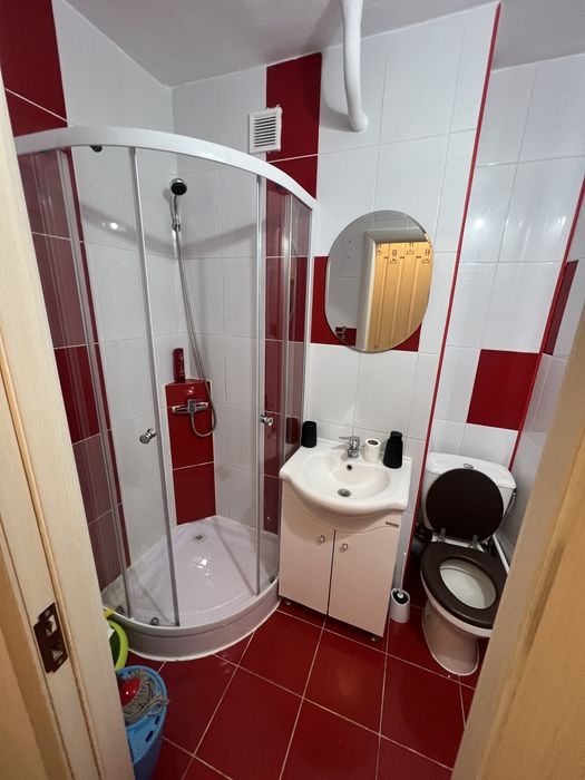 Inchiriez apartament