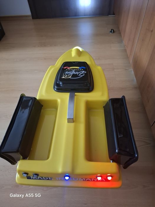 Barca plantat Delphin