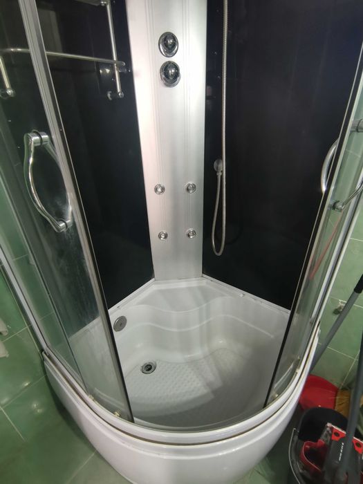 Cabina dus cu cădiță