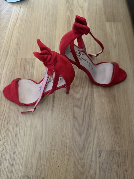 Sandale cu toc , marimea 38