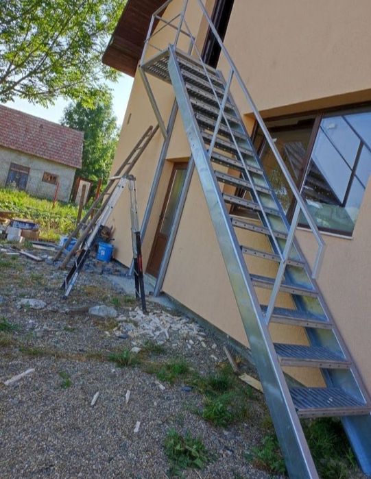Scara metalica zincata pe configuratie