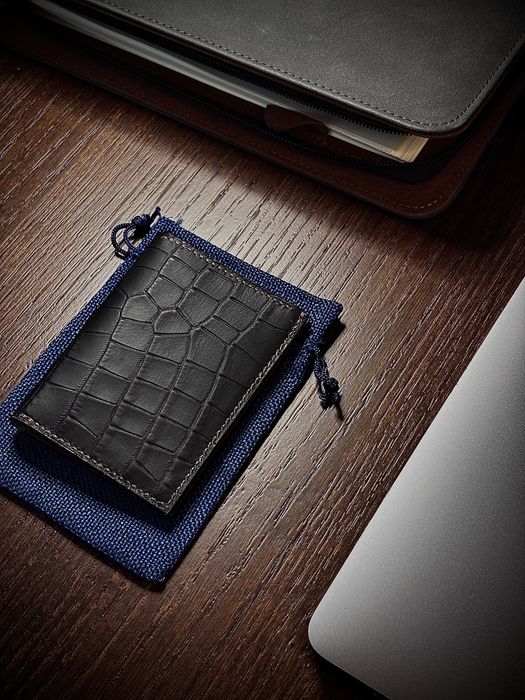 Portcard din piele naturala lucrat manual