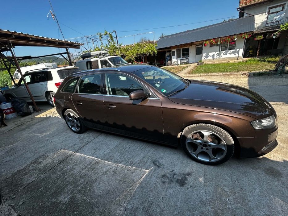 Audi A4 B8       .