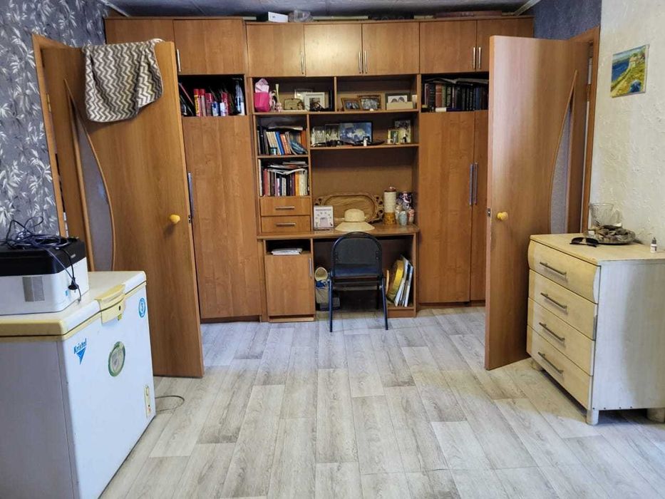 Продаётся 1/2 часть добротного дома.