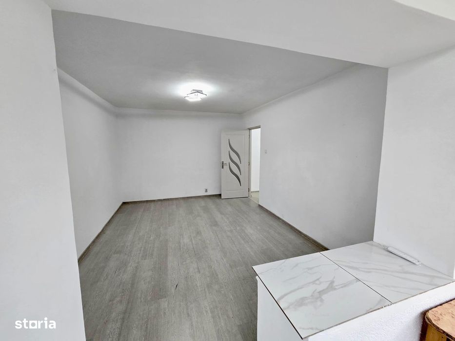 Apartament cu 2 camere decomandat Nicolina-Pizza Nico, Renovat, Etaj 2