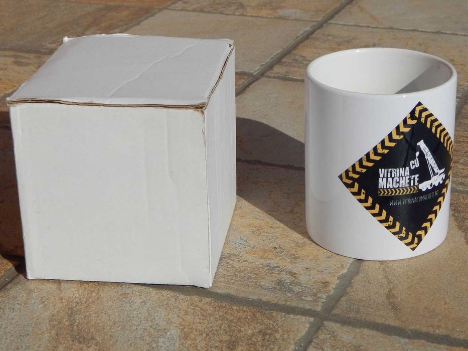 Cana personalizata "Vitrina cu machete" la cutie noua