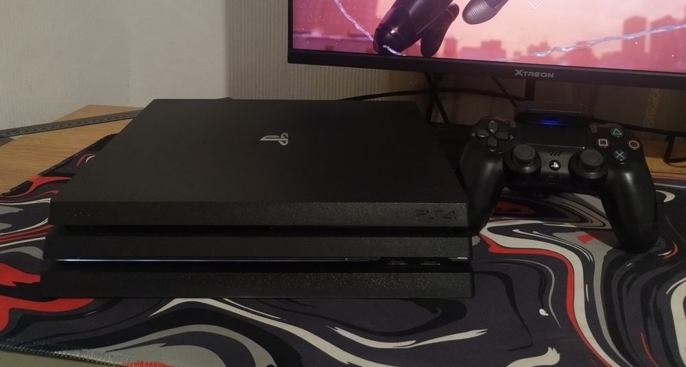 (СРОЧНО) Playstation 4 PRO 1TB + PS PLUS EXTRA