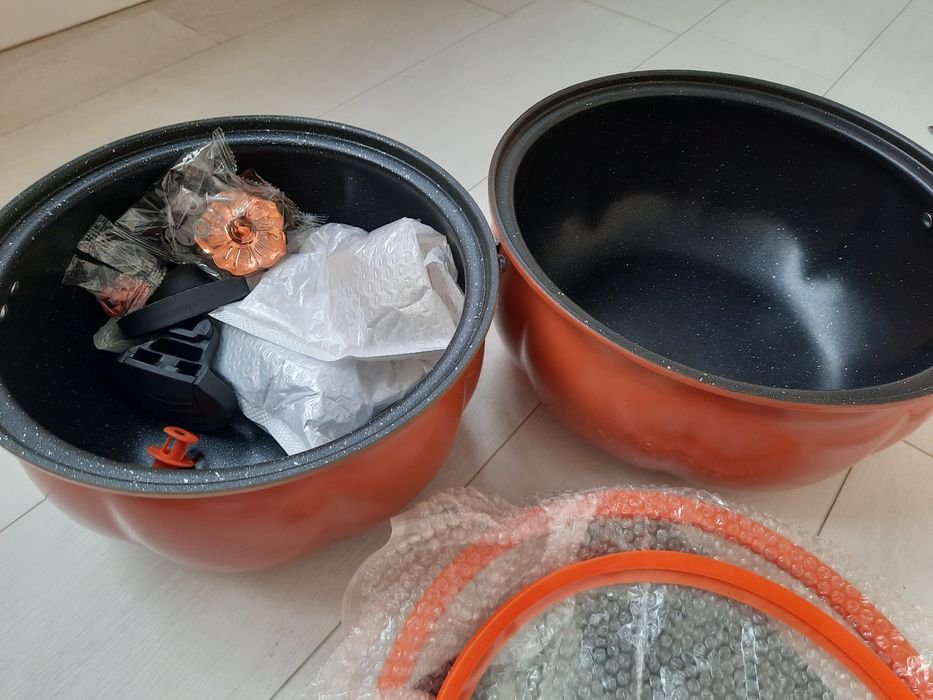 Кастрюли новые антипригарные