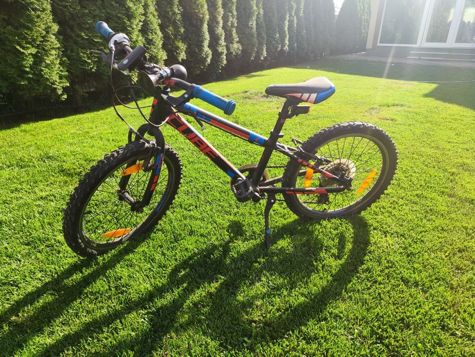 Bicicleta CUBE pentru copii