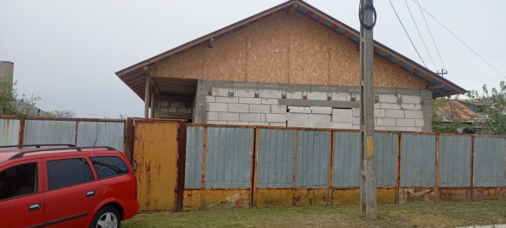 Casă de vânzare la 60 km de București, 12 km de autostrada A1, km 49
