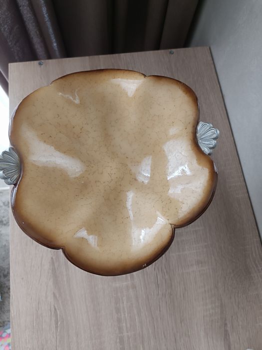 Конфетница на ножке