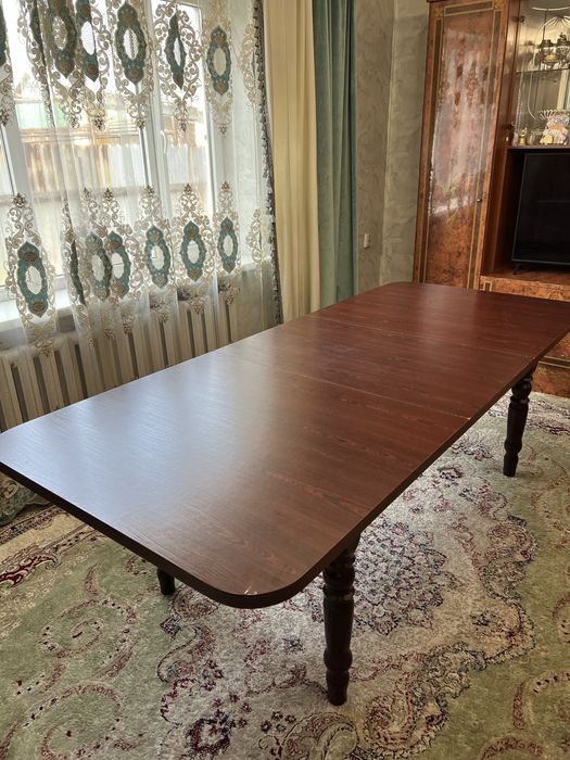 Стол для зала или гостинной