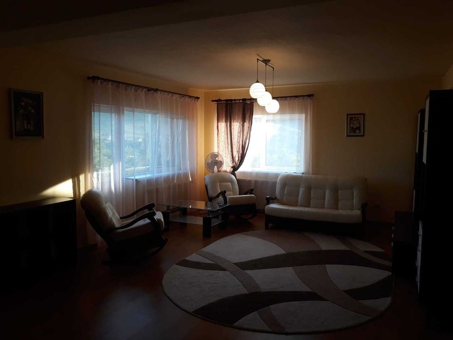 Inchiriez apartament cu 2 camere
