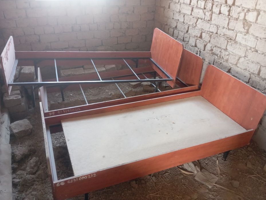 Кровать Сотилади