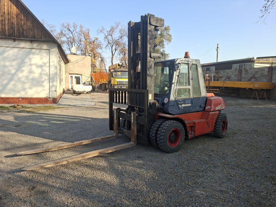 Вилочный погрузчик 6 тонник