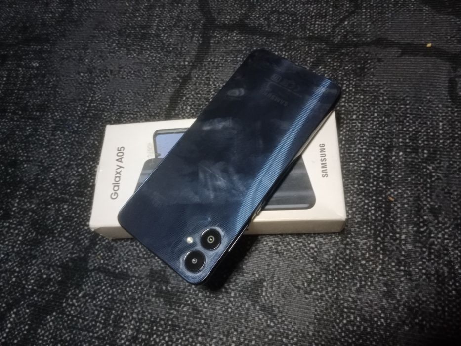 Продам смартфон Samsung A05