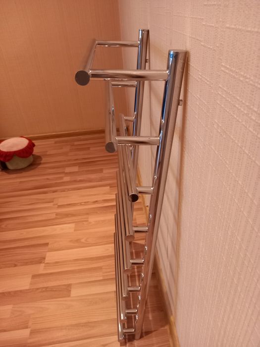 Сушилка  из толстой  нержавеющей   трубы. Россия.  Срочно