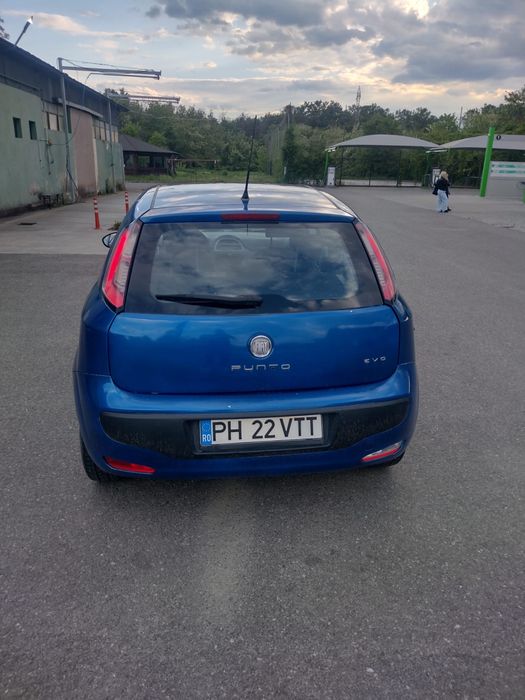 Vand  Fiat Punto Evo an 2010motor 1.3 diesel ,proprietar in acte,fara rugina