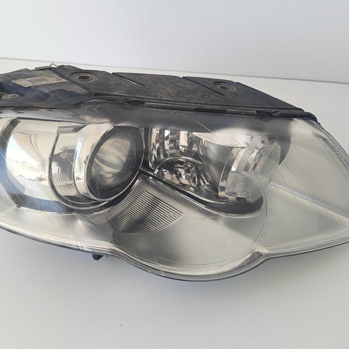 Десен фар Passat B6 Ксенон Завиващ