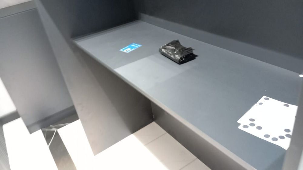 Tavar yegish uchun rasta( polka) yangi