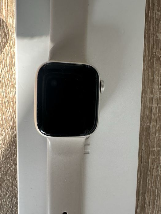 Apple Watch Series 8 41mm Starlight, батерия 98%, почти нов