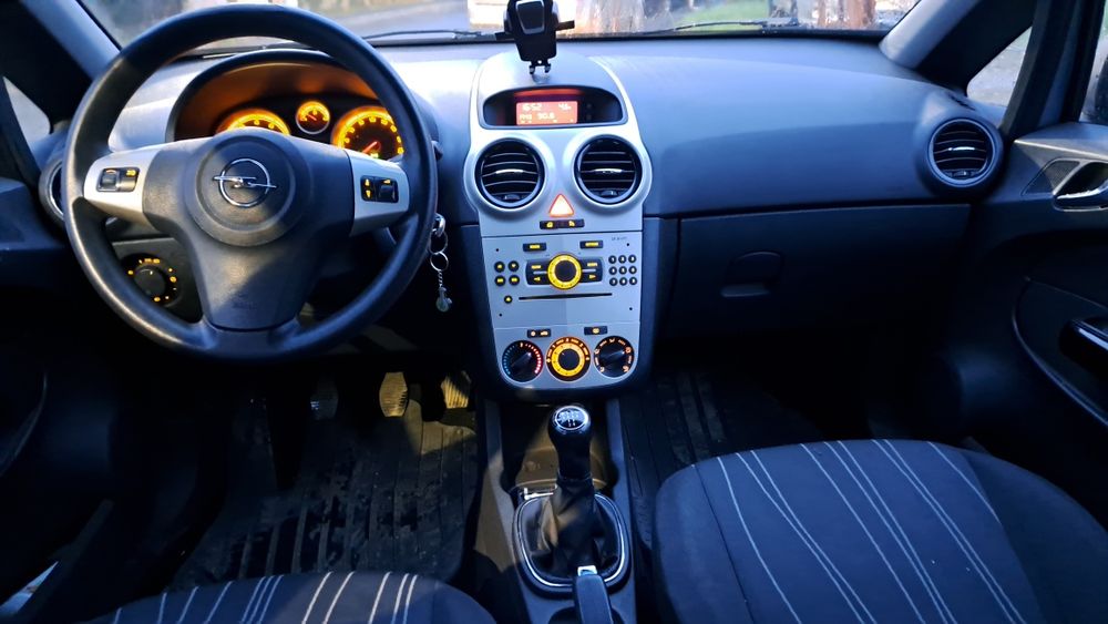 Opel corsa 1.2 benzina