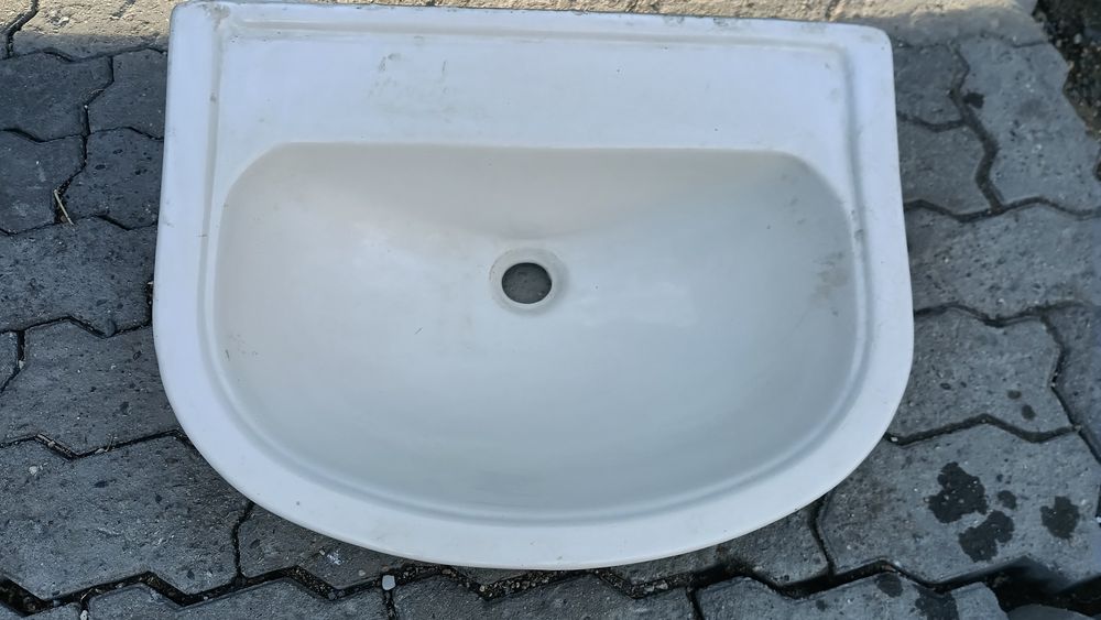 Раковина фарфоровая