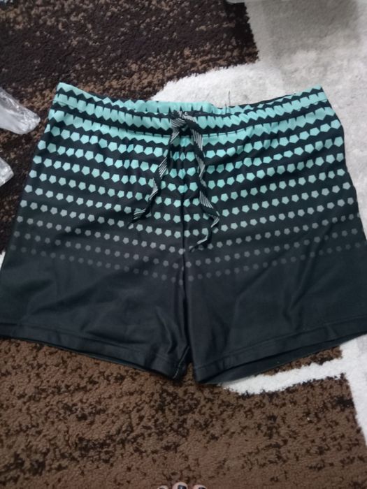 Очки+шапочка+трусы - плавательные.