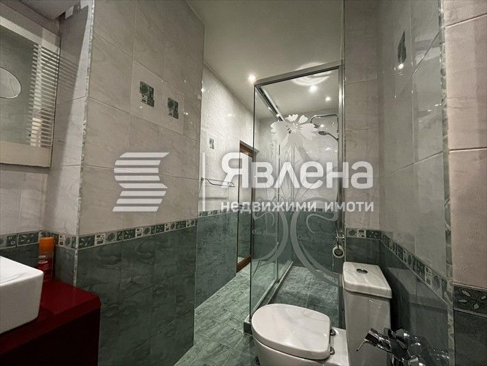 Продава се Тристаен апартамент в Варна, Център - 94 кв.м за 2447 €/кв.м - Снимка #8
